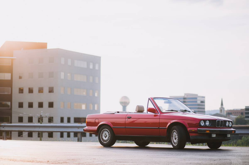 Illustration for article titled At $2,990, Could This 1988 BMW 325i Convertible Be The Ride For Your Endless Summer?